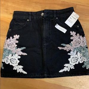 ⚡️Top Shop Black denim skirt⚡️